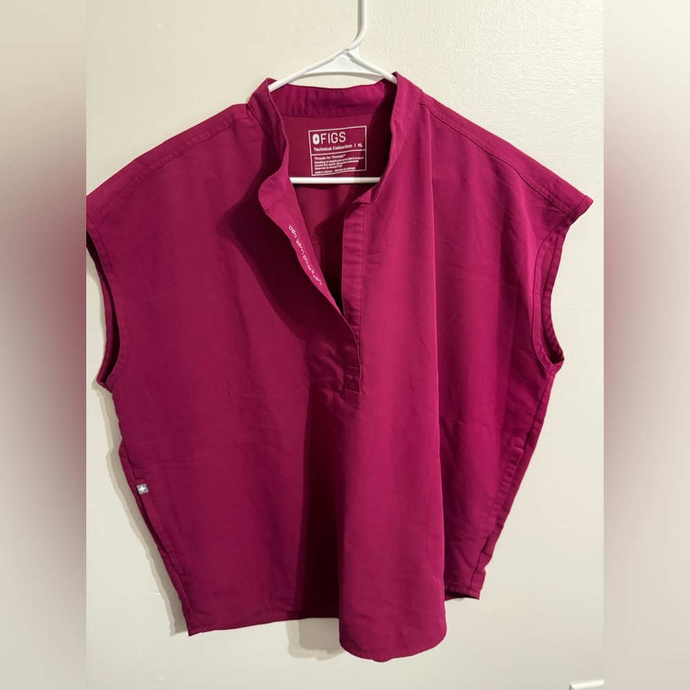 Figs Rafaela Top in Dark Magenta size XL